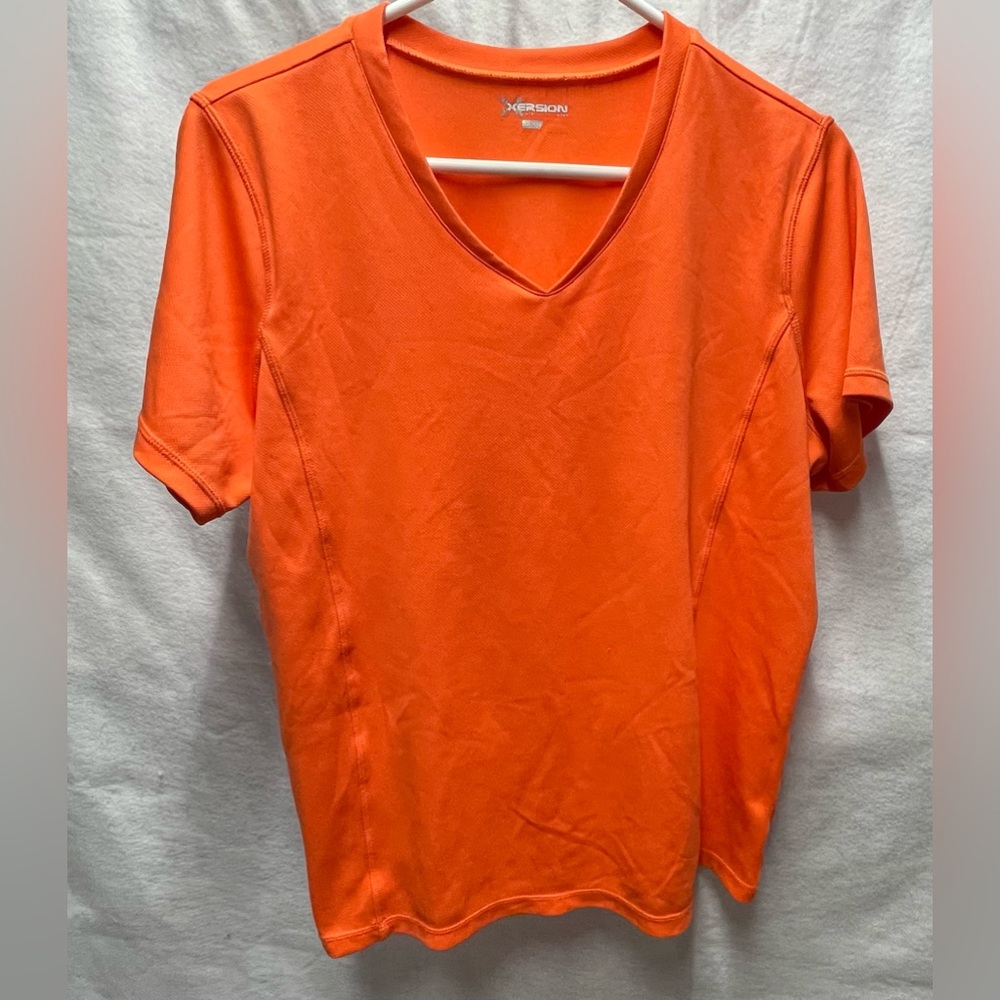 Xersion short sleeved V-neck shirt